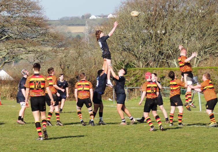 Jasper Endean wins quality lineout ball